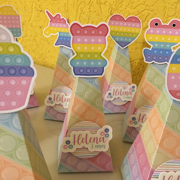 Caixa Pirâmide Festa Pop It - Imagem 4