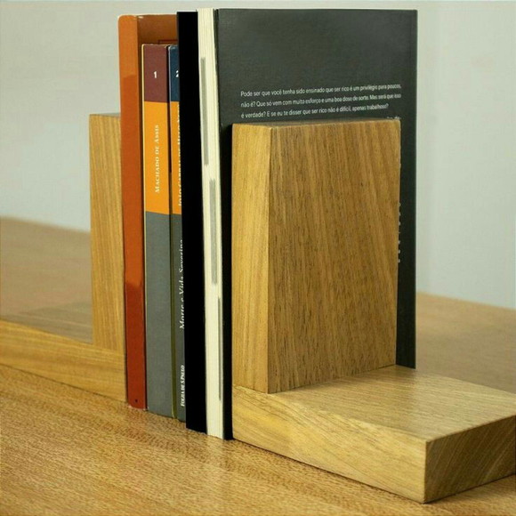 Aparador de Livros de Madeira