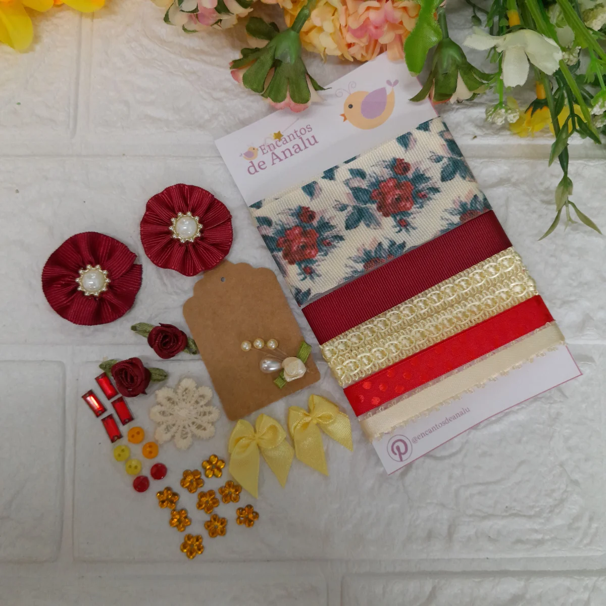 Kit de Fitas, Enfeites e Ornametos Coordenados em Tons de Vermelho e Bege Artesanato Criativo - Imagem 1