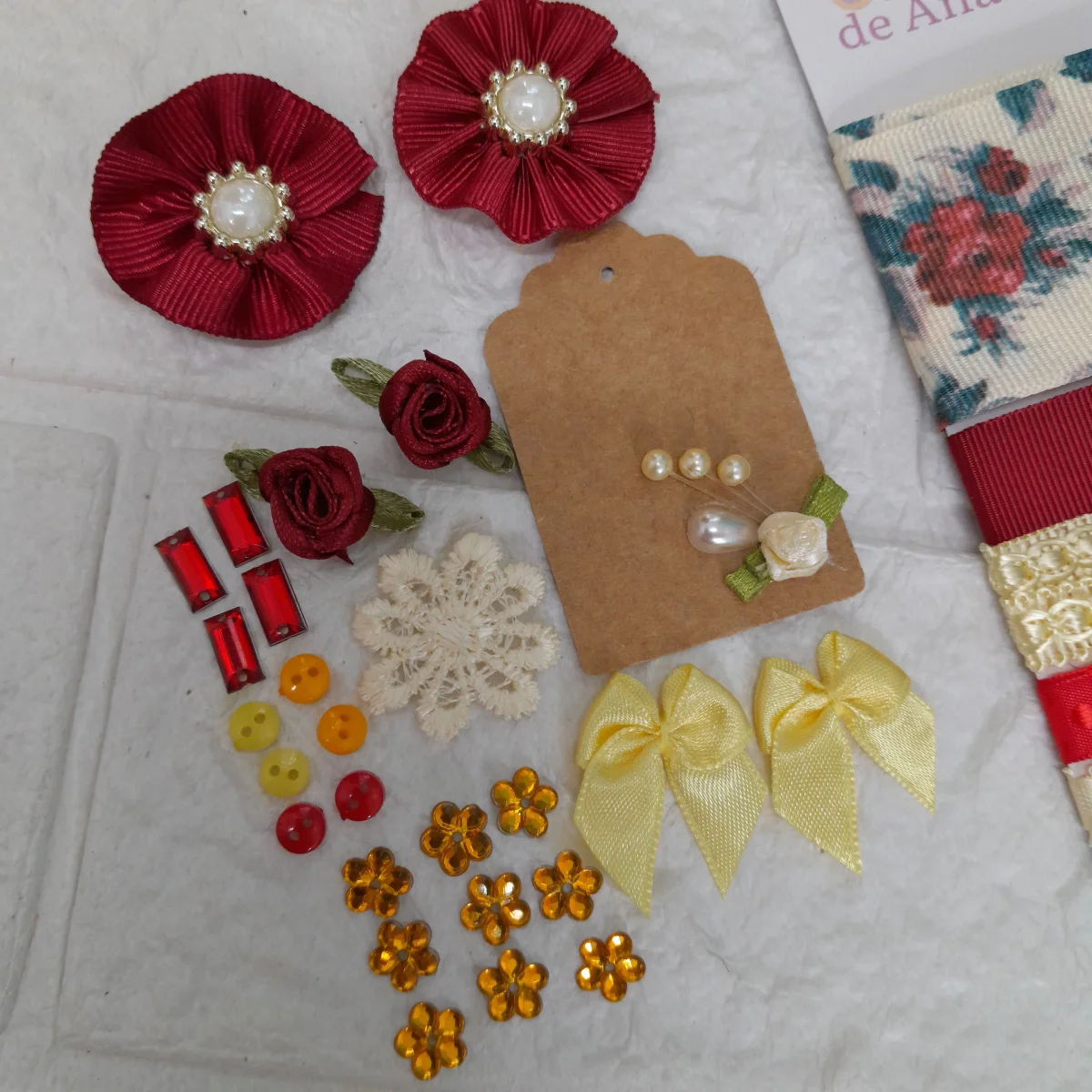 Kit de Fitas, Enfeites e Ornametos Coordenados em Tons de Vermelho e Bege Artesanato Criativo - Imagem 5