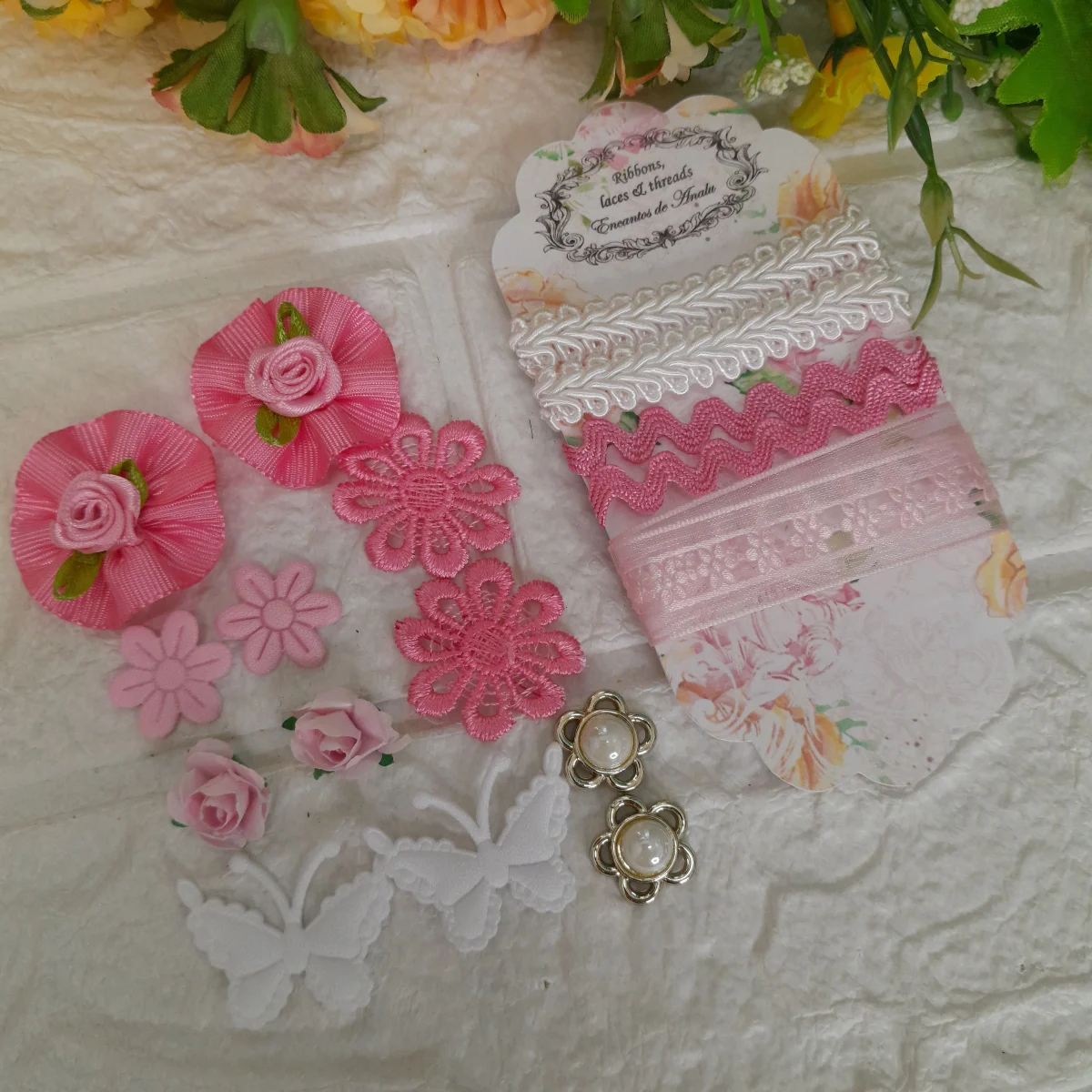 Mini Kit de Fitas, Aviamentos  e  Enfeites  Coordenados Rosa e Branco para Artesanato Criativo