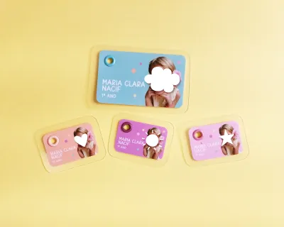 Kit com 4 Tags Plastificadas com Foto para Mochila e Estojos