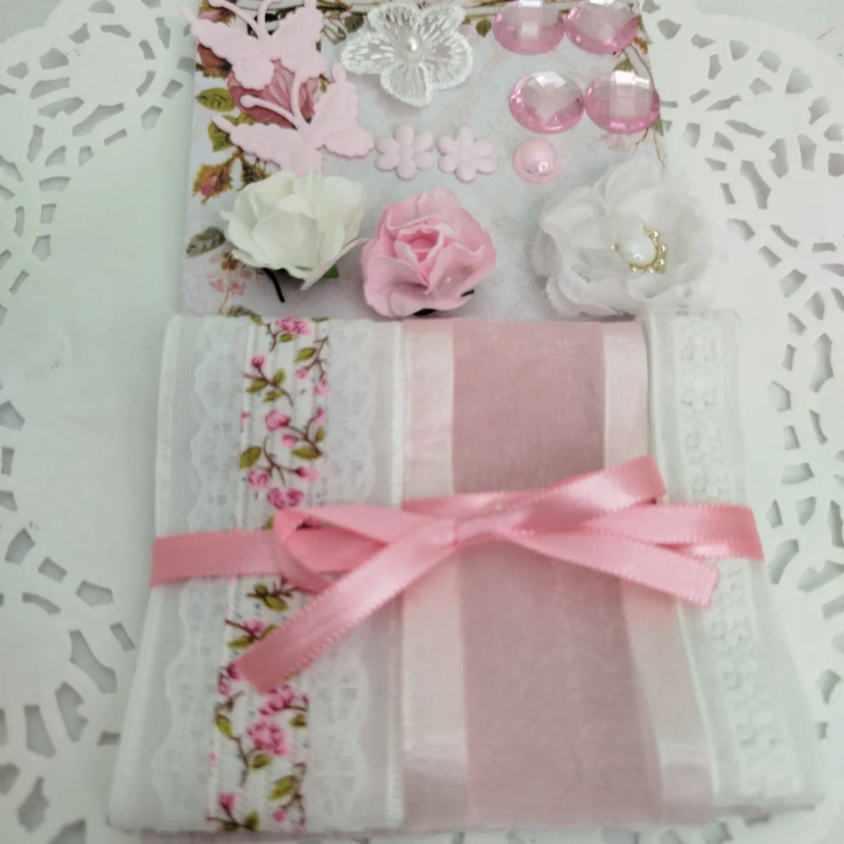 Kit de Fitas e Enfeites Coordenados Rosa e Branco | Scrapbook,  Artesanato Criativo e Customização - Imagem 7