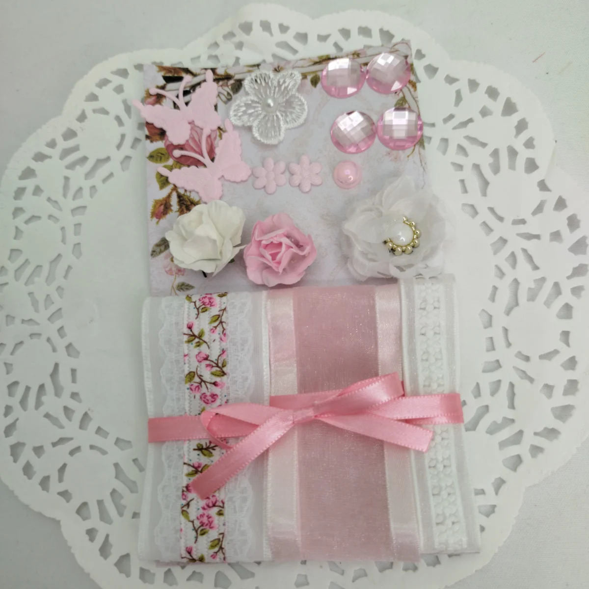 Kit de Fitas e Enfeites Coordenados Rosa e Branco | Scrapbook,  Artesanato Criativo e Customização