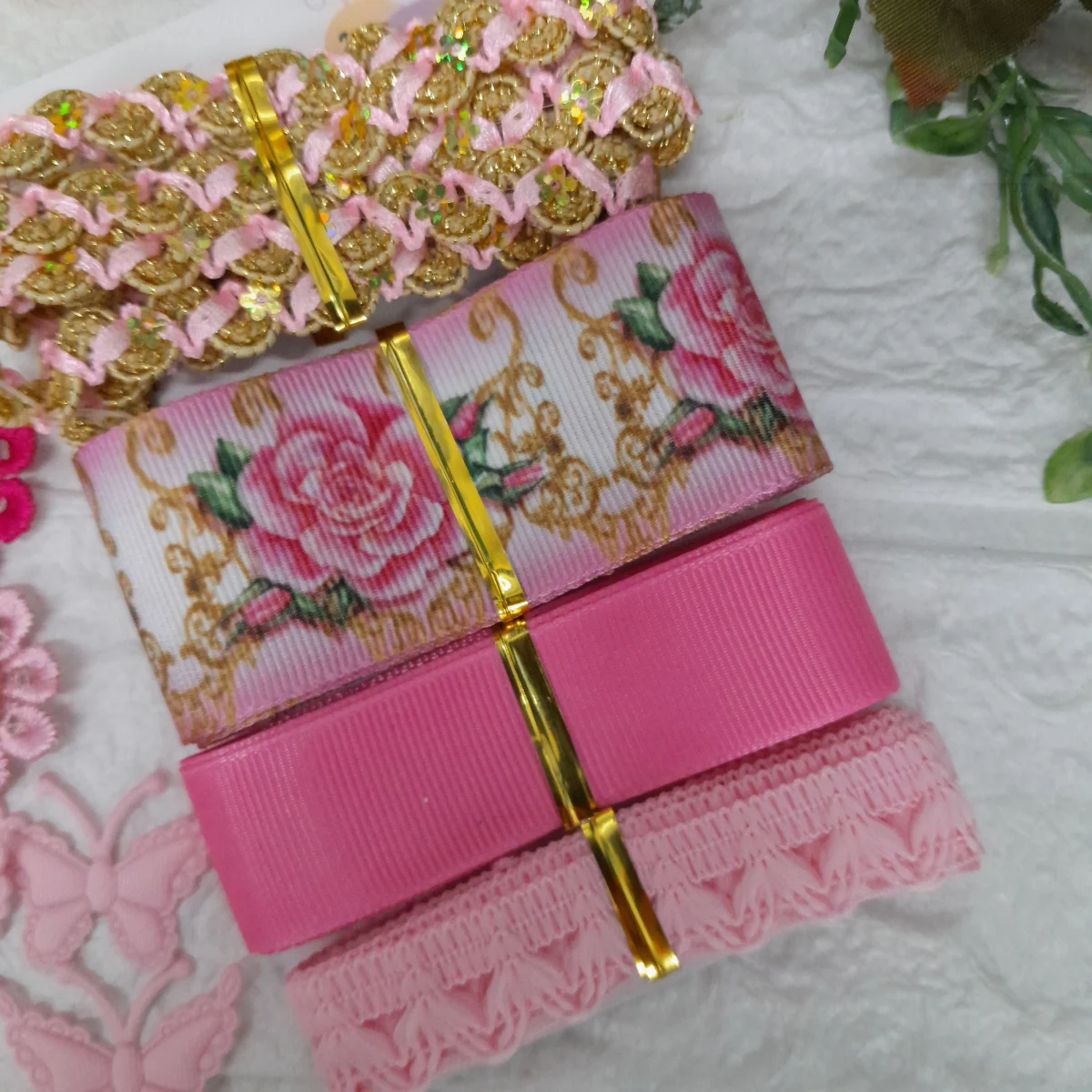 Kit de Fitas, Aviamentos e Enfeites Coordenados Tons de Rosa e Dourado para Artesanato - Imagem 4