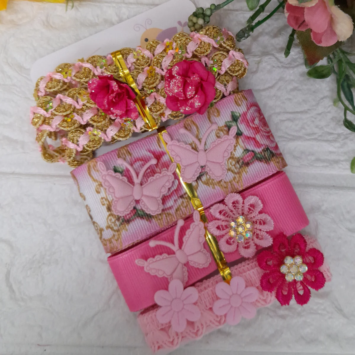 Kit de Fitas, Aviamentos e Enfeites Coordenados Tons de Rosa e Dourado para Artesanato - Imagem 1