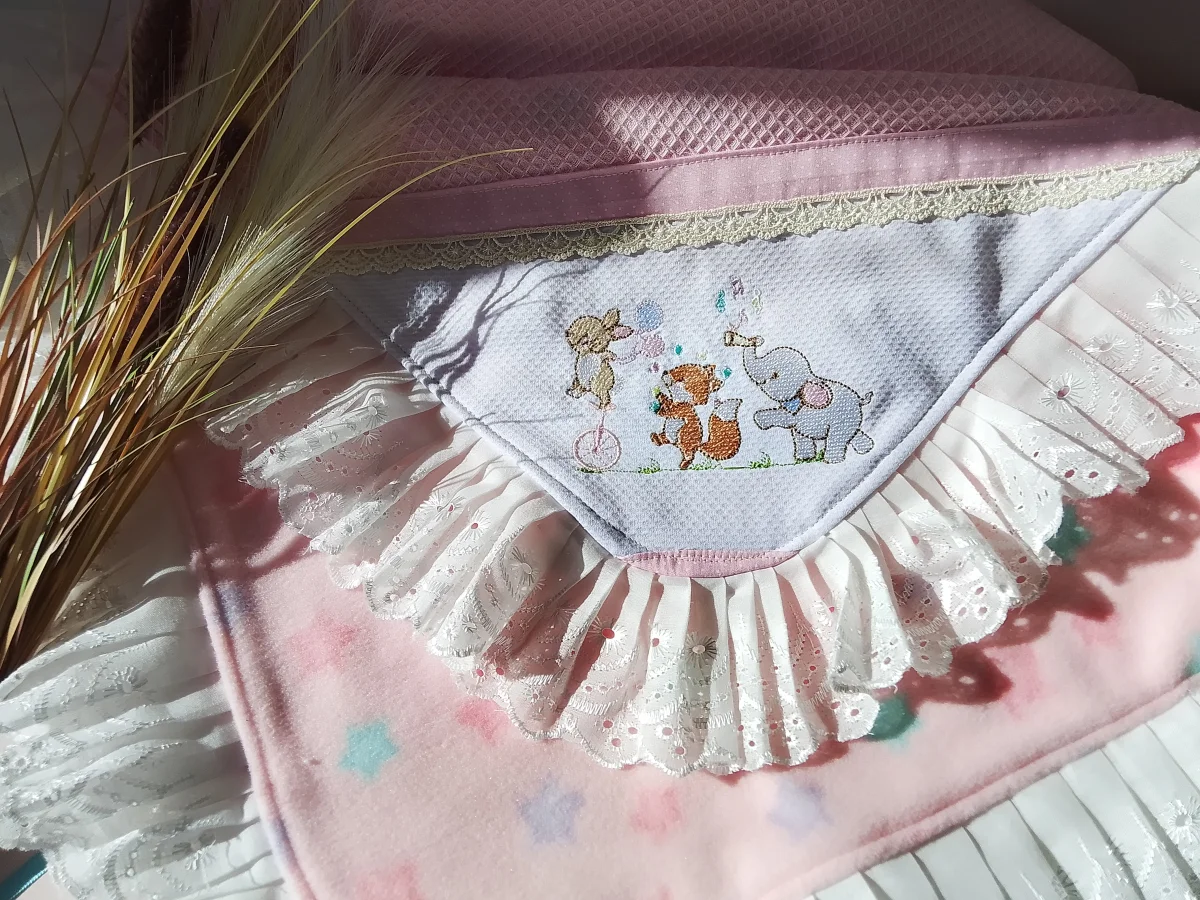 Manta Bebê em Piquet e Soft Bichinhos no Parque rosa - Imagem 4
