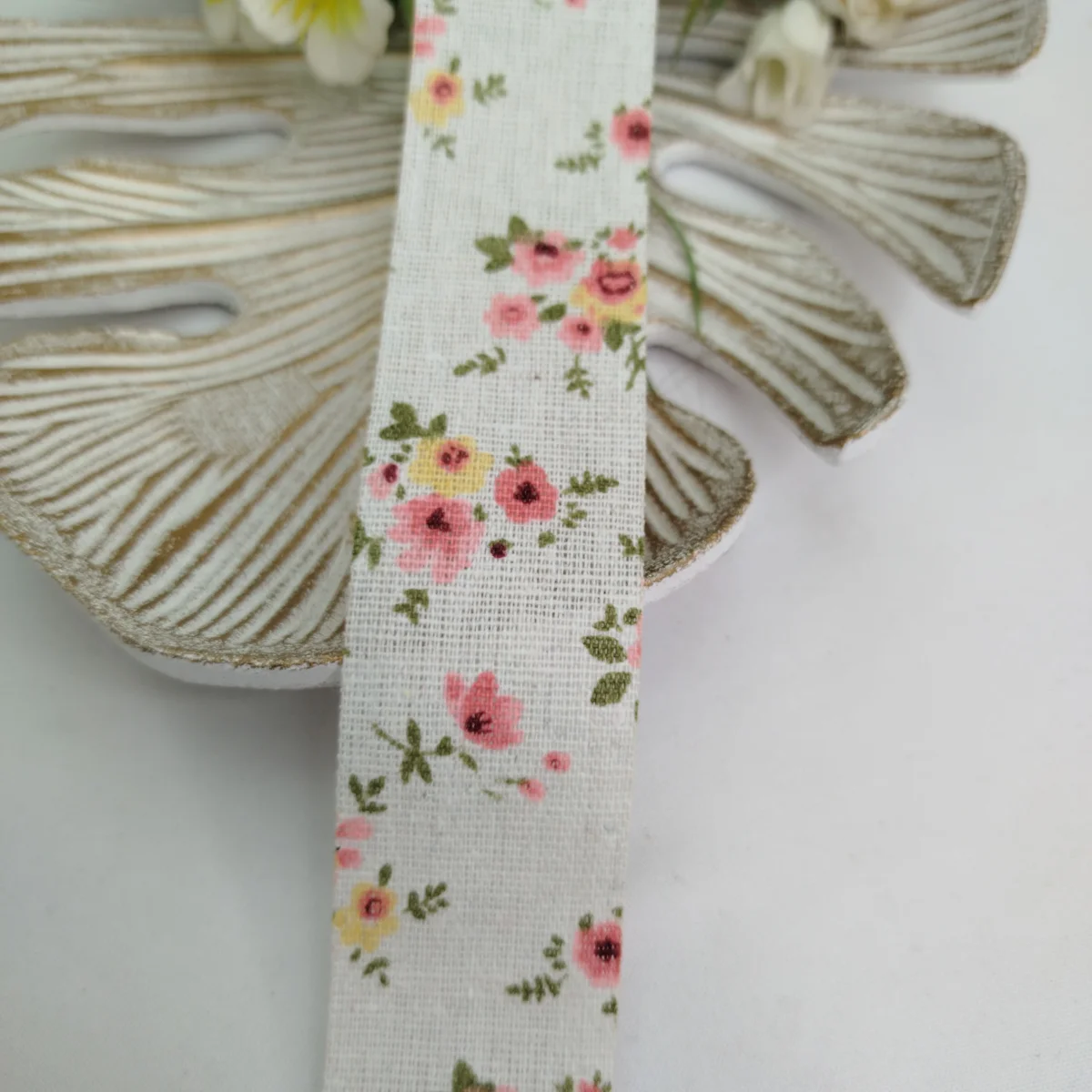 Fita de Tecido Rustico Estampa de Flores em Tons Rosa e Amarelinho - Artesanato e Costura Criativa - Imagem 1