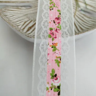 Fita Voil Branca com Aplique de Rendas e Estampa de Florzinhas Rosa - 38 mm - venda a metro