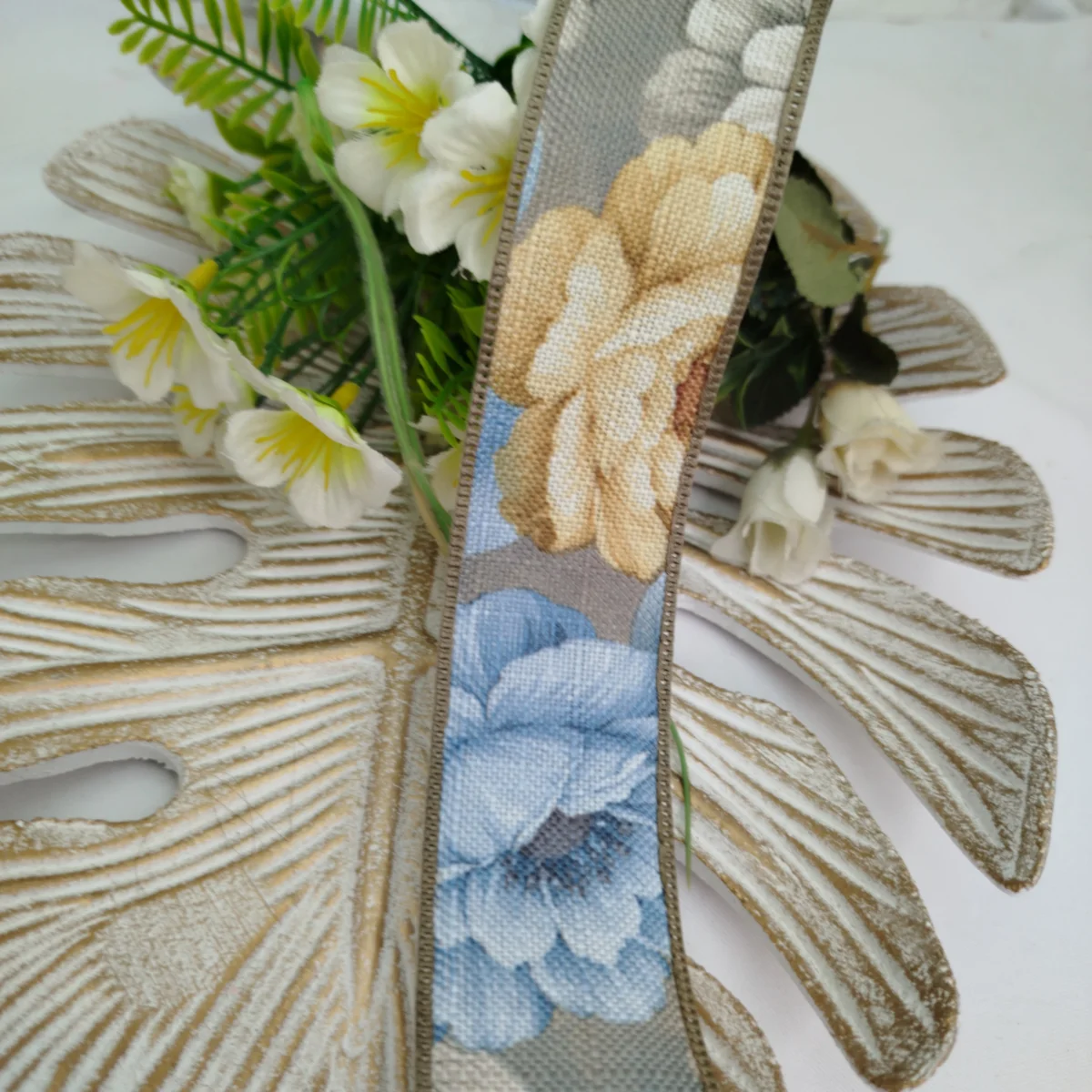 Fita de Linho Estampa de Flores em Tons Azul e Bege - Artesanato e Costura Criativa - Imagem 6