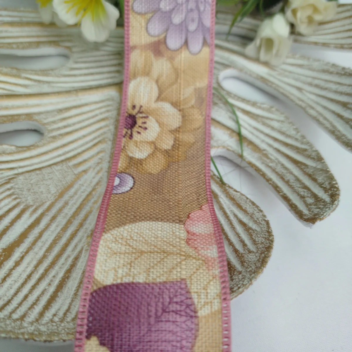 Fita de Linho Estampa de Flores Rosa, Lilas, Roxo e Bege - Artesanato e Costura Criativa - Imagem 1