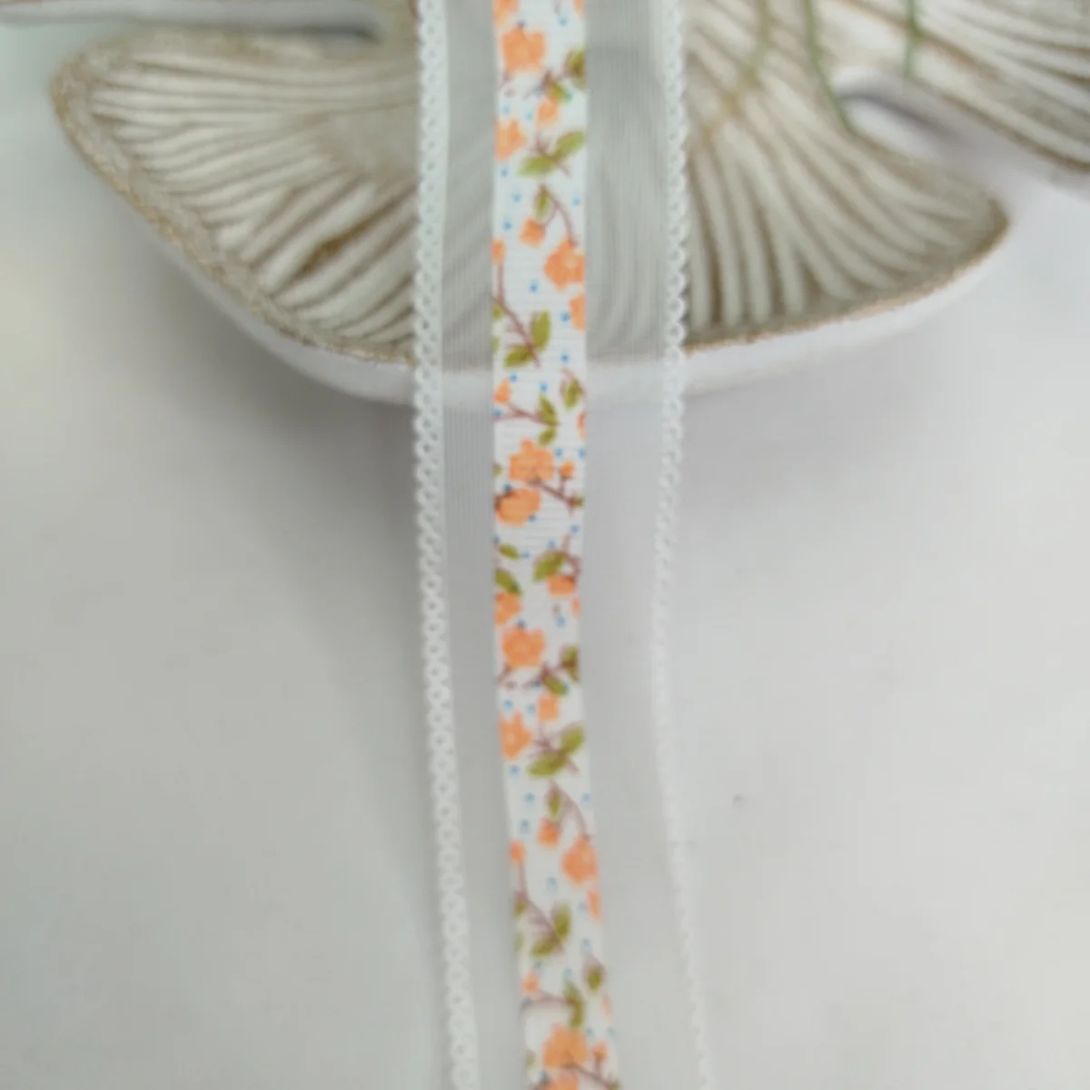Fita Voil Branca Estampa Florzinhas Laranja - 3 cm largura - venda a metro - Imagem 6