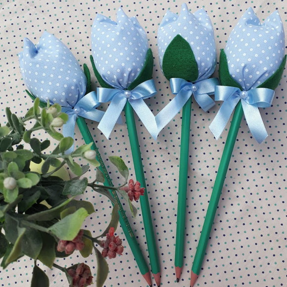 Lembrancinha Lápis Tulipa de Tecido