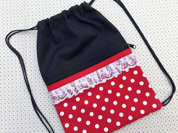Lembrancinha Mochilinha de Tecido Minnie com Bolso - Imagem 2