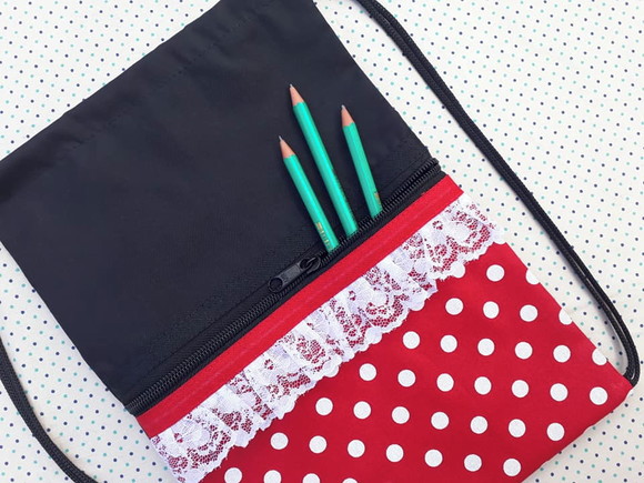 Lembrancinha Mochilinha de Tecido Minnie com Bolso - Imagem 3