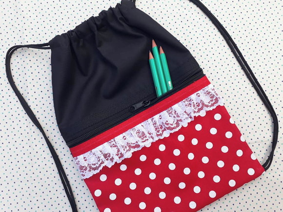Lembrancinha Mochilinha de Tecido Minnie com Bolso