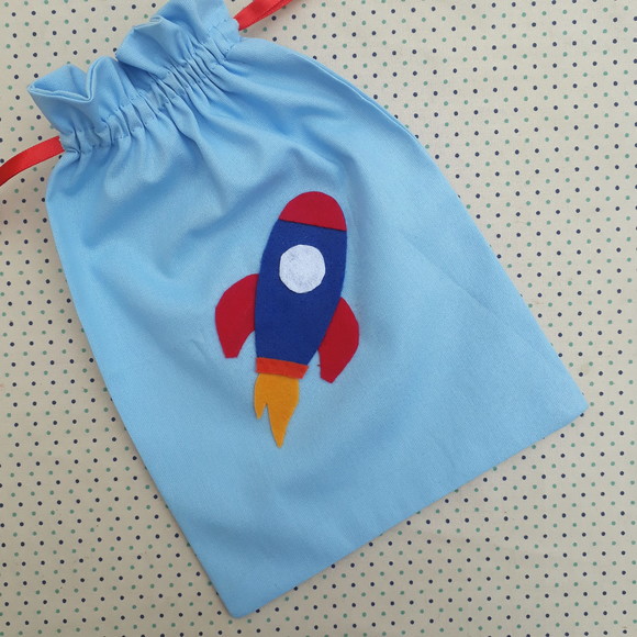 Saquinho Surpresa de Tecido Astronauta Foguete - Imagem 3