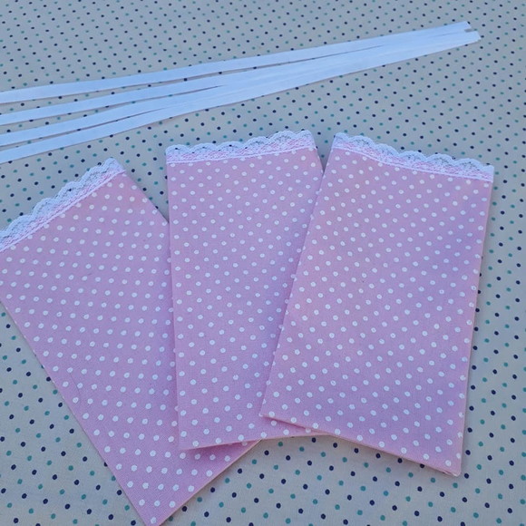 Saquinhos de Tecido Rosa Bebê com Renda para Lembrancinhas - Imagem 3