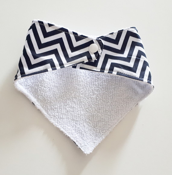 Babador atoalhado bandana Chevron Azul Marinho - Imagem 3