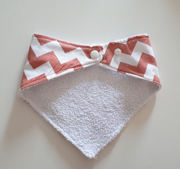 Babador atoalhado bandana Chevron Goiaba - Imagem 2