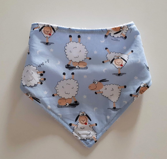 Babador atoalhado bandana Ovelhinhas em azul