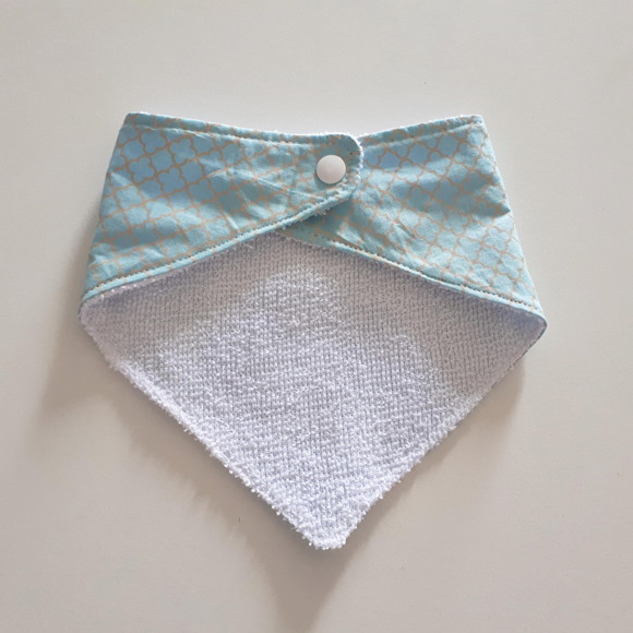 Babador atoalhado bandana verde arabesco dourado - Imagem 2