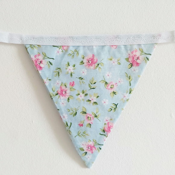 Bandeirinhas em Tecido Floral e Poá Cores - Imagem 4