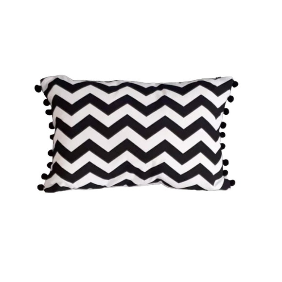 Capa de Almofada Chevron e Grelot Casa Conforto