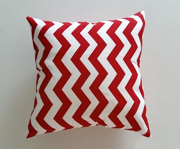 Capa de Almofada Chevron Vermelho Branco 45 cm x 45 cm - Imagem 2