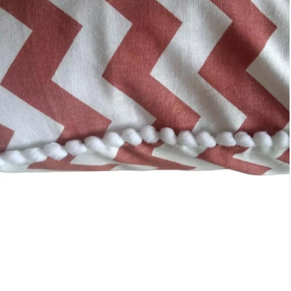 Capa de Almofada Retangular Chevron Goiaba e Grelot - Imagem 2