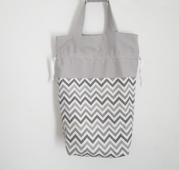 Saco para Roupas Chevron Misto Cinza