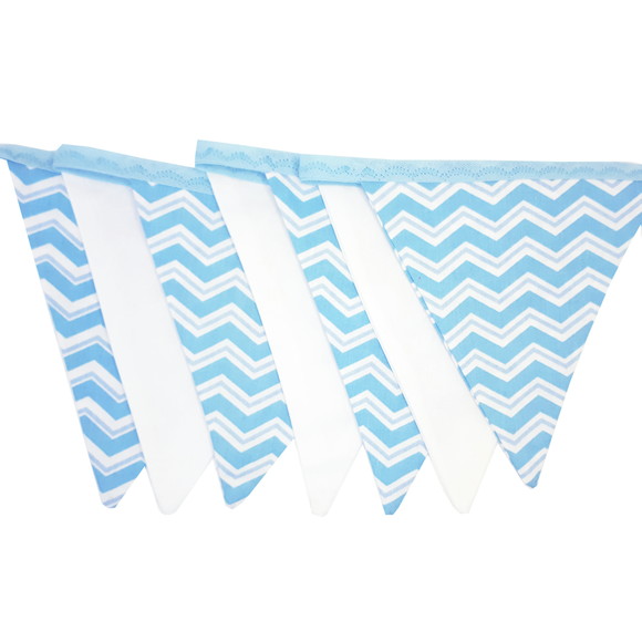 Varal de Bandeirolas em Tecido Chevron Azul e Branco - Imagem 4