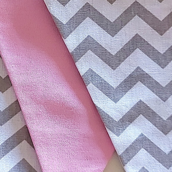 Varal de Bandeirolas em Tecido Chevron Cinza/branco + Rosa - Imagem 2