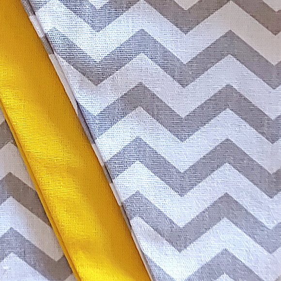 Varal de Bandeirolas em Tecido Chevron Cinza/branco Amarelo - Imagem 2
