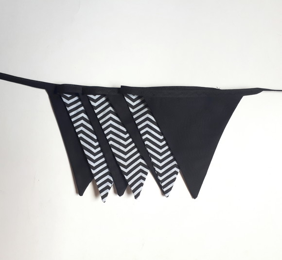 Varal de Bandeirolas em Tecido Chevron Cinza/preto - Imagem 2