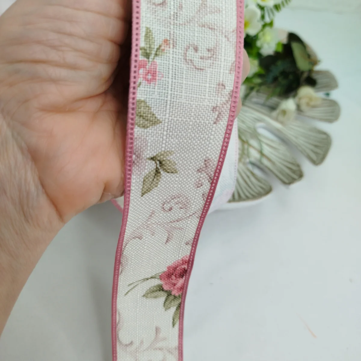Fita de Linho Marfim Estampa Flores Rosa Antigo - Artesanato e Costura Criativa - Imagem 3