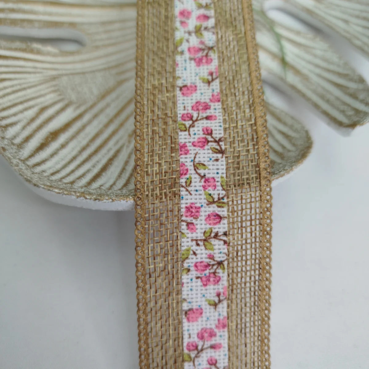 Fita Rustica Juta Estampa Flores Rosa - 38 mm largura - venda a metro - Imagem 4
