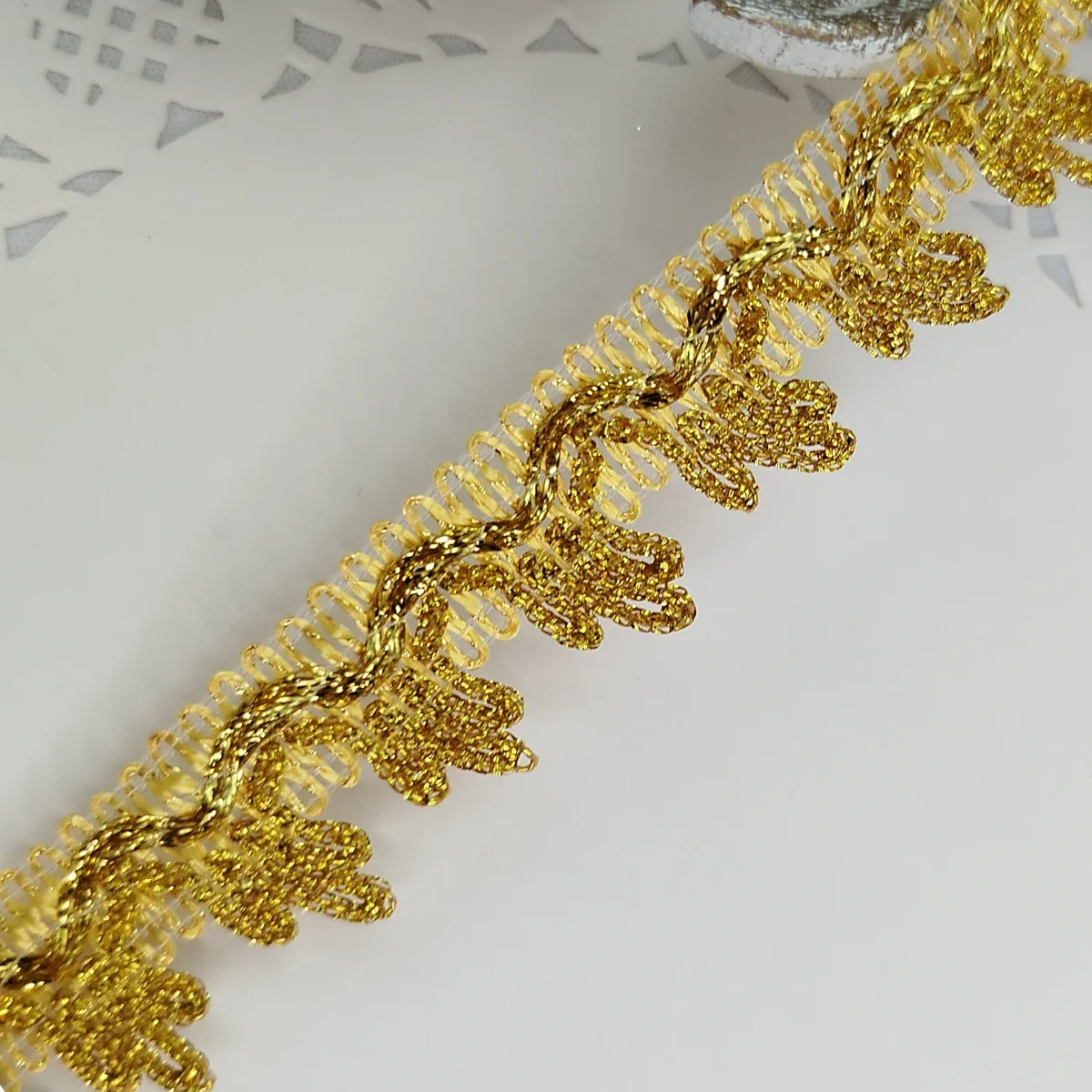Galão Dourado para Customização, Artesanato Criativo e Decoração - Venda a metro