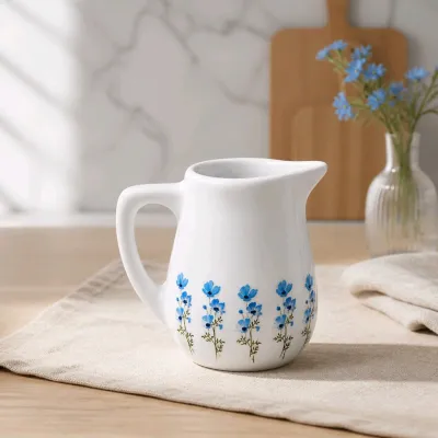 Mini Jarrinha de Cerâmica 60 ml com Flores Delicadas – Leiteira Decorativa para Café e Chá