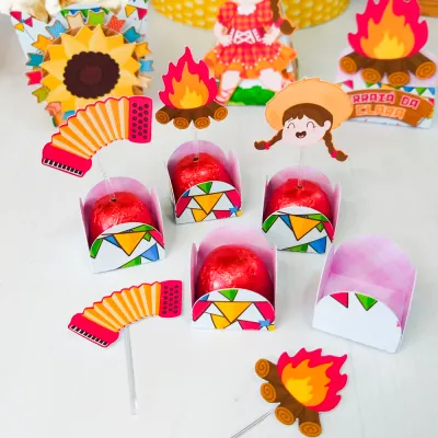 Forminha de docinho com topper de docinho personalizada festa junina
