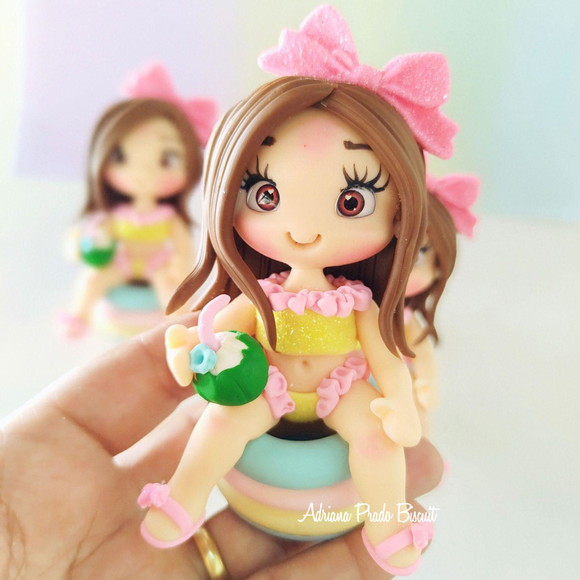 Apliques em Biscuit Bonequinha na Piscina Pool Party - Imagem 2