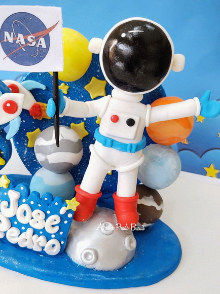 Topo de Bolo em Biscuit Astronauta - Imagem 4