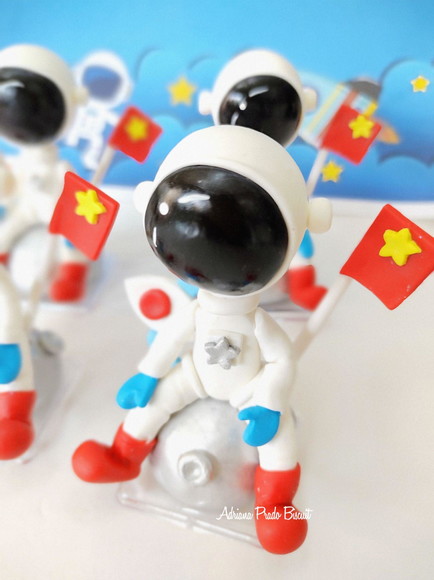 Apliques em Biscuit Astronauta - Imagem 2