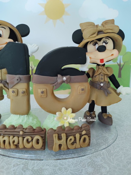 Topo de Bolo em Biscuit Mickey e Minnie Safari - Imagem 2