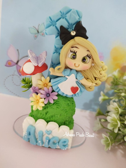 Vela Personalizada em Biscuit Tema Alice no País das Maravil - Imagem 4