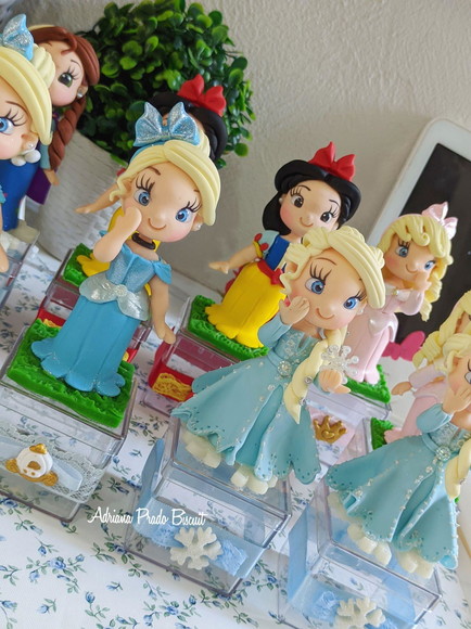 Caixa Acrílica Personalizada Princesas em Biscuit - Imagem 5