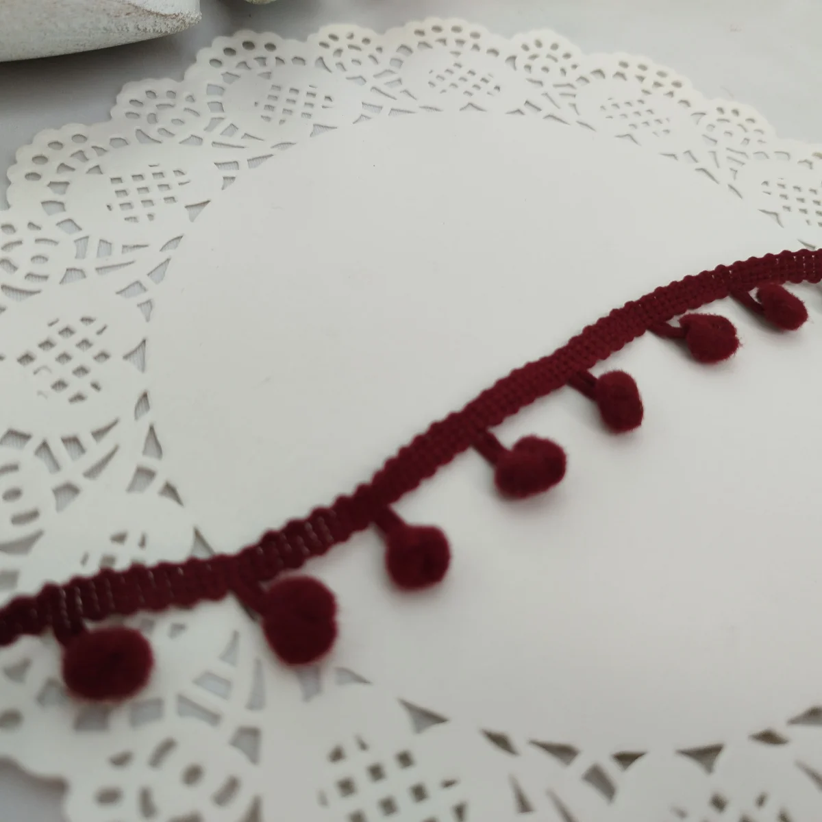 Fita Pompom Grelot Vermelho 20 mm - Lote de 3 metros | Artesanato Criativo e Decoração - Imagem 3