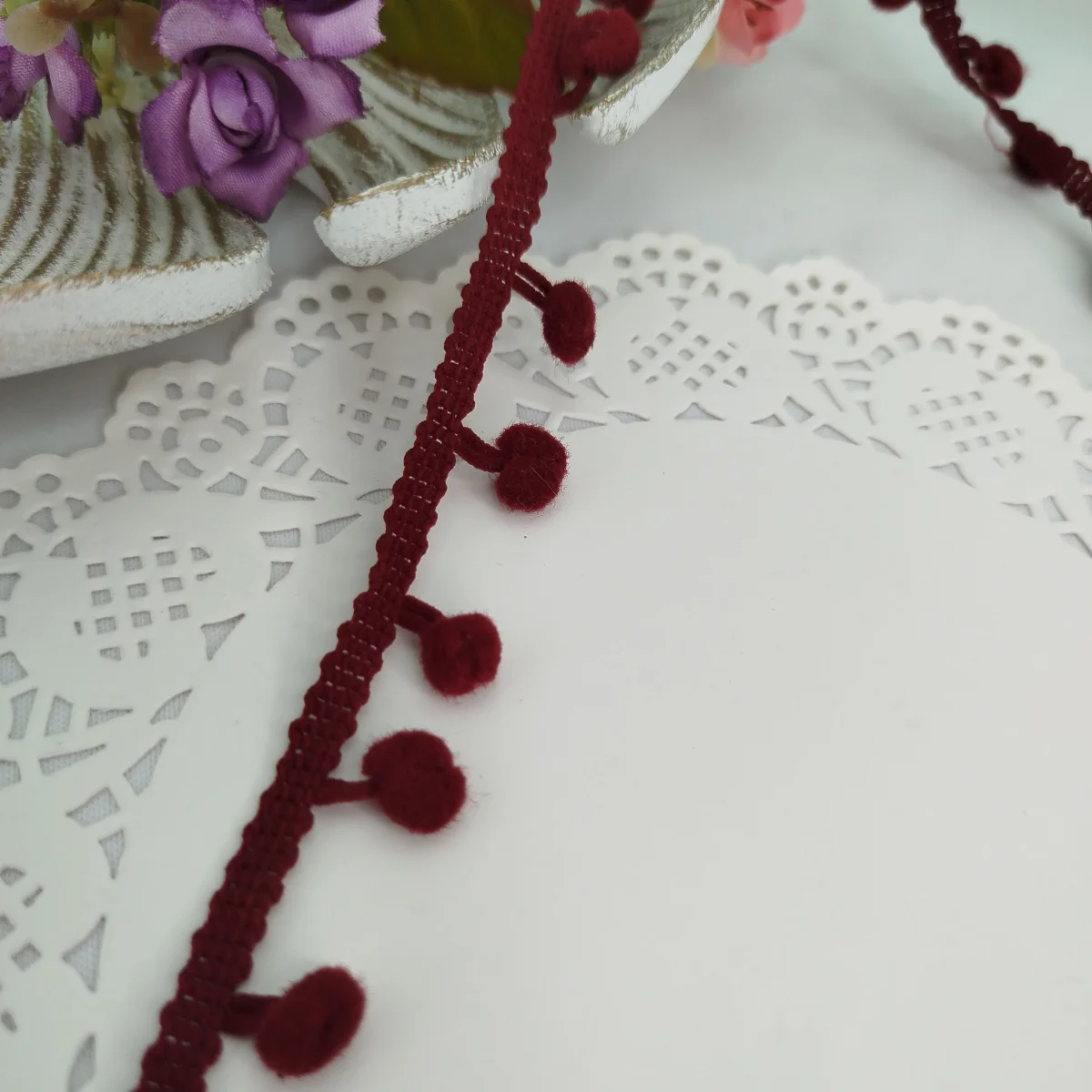 Fita Pompom Grelot Vermelho 20 mm - Lote de 3 metros | Artesanato Criativo e Decoração - Imagem 2