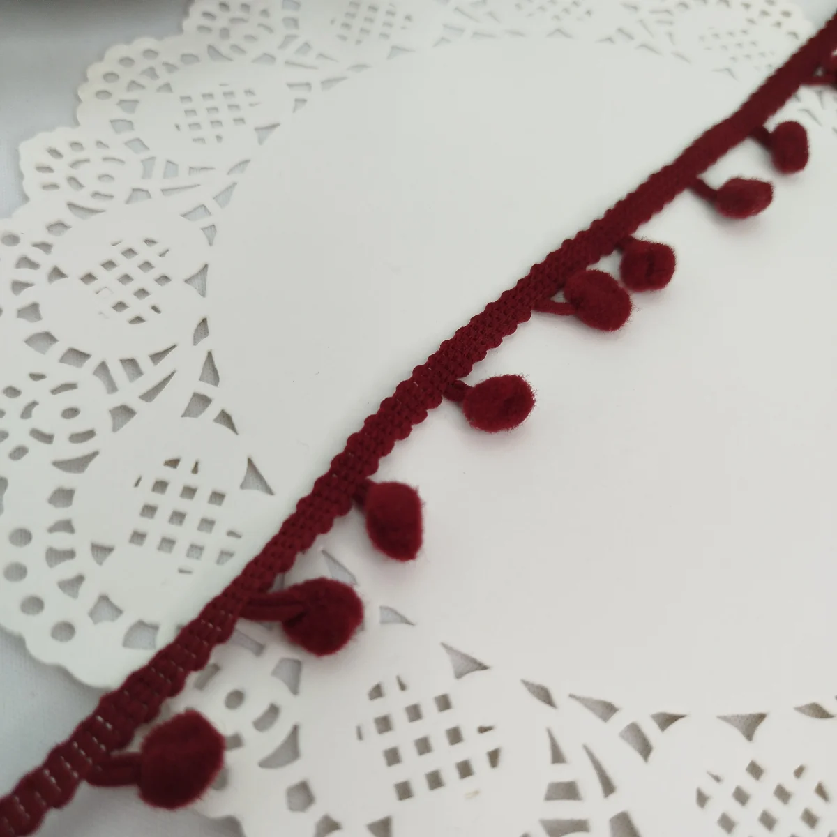 Fita Pompom Grelot Vermelho 20 mm - Lote de 3 metros | Artesanato Criativo e Decoração - Imagem 1