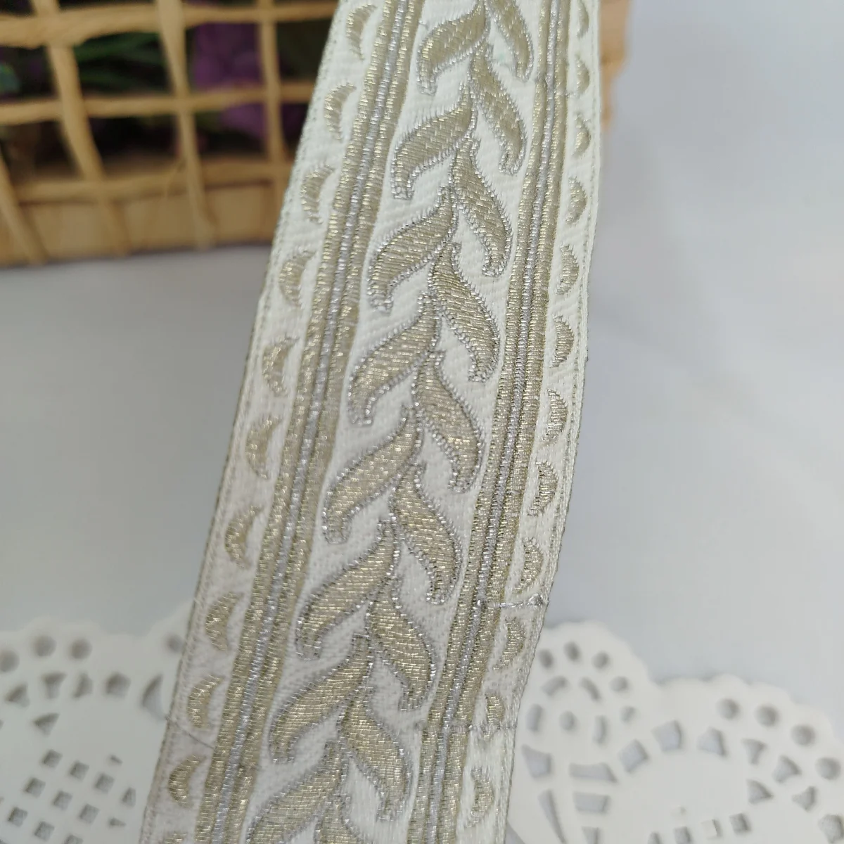 Galão Indiano Off White com Champanhe - Tira Romana - Venda a Metro - Imagem 6